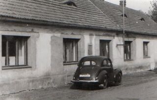 Dům v Kopistech přezdívaný „hnusná kůča“. Zdroj: archiv pamětnice
